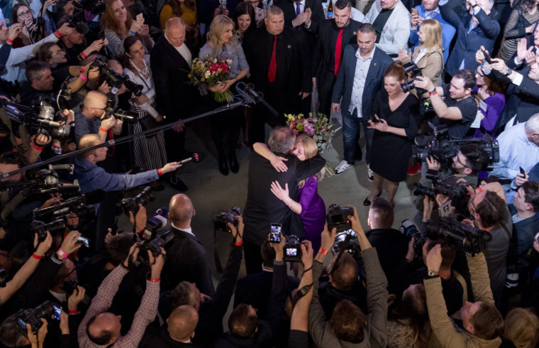 Andrej Kiska szlovák elnök gratulál Zuzana Čaputovának a szlovákiai elnökválasztás estéjén 2019. március 30-án Pozsonyban #moszkvater