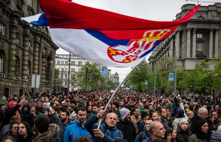 Aleksandar Vucsics ellen tüntetnek Belgrád belvárosában 2019. április 13-án #moszkvater