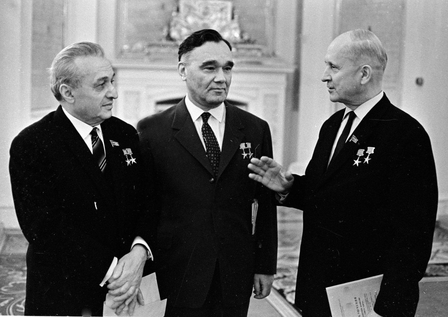 Artyom Mikojan, Alekszandr Jakovlev és Pavel Szuhoj a Szovjetunió Legfelsőbb Tanácsának 7. ülésén 1965. december 7-én #moszkvater