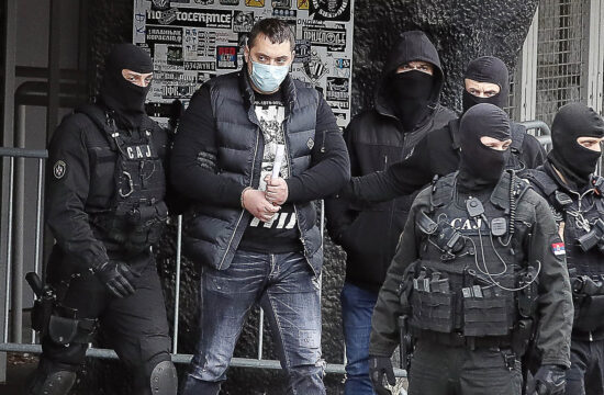 „A mostani történet egyik főszereplője a 36 éves Veljko Belivuk (másnéven Velja Nevolja, magyarul Balhés Velja), akit február 4-én hajnalban tartóztatott le belgrádi otthonában a szerb rendőrség különleges antiterrorista egysége” #moszkvater