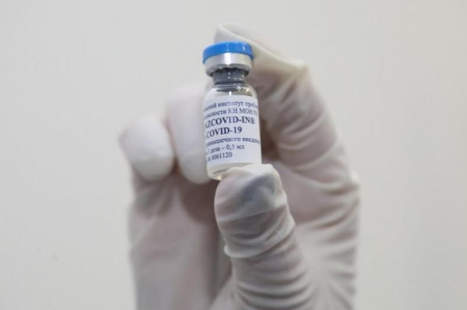„Az elölt vírussal az immunhatást kiváltó, +2 és -8 fok közötti hőmérsékleten normál hűtőszekrényben tárolható QazVac nevű vakcinát a biológiai biztonság problémáival foglalkozó kazah tudományos intézetben fejlesztették ki” #moszkvater