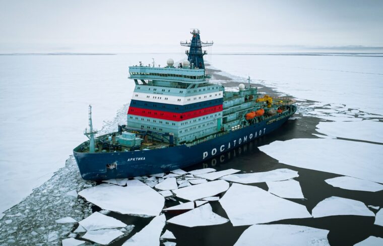 „az északi-sarkvidéki projekt jövedelmezősége nagyban függ a Roszatom jégtörő flottájától. Hangsúlyozta, hogy az atomjégtörők a jövőben is megbízhatóan és előre kalkulálható tarifával segítik az áruk célba juttatását”  #moszkvater