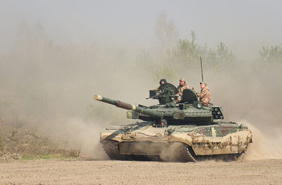 „Ugyanis az eredeti T-80UD-ből kiindulva a T-84, majd a T-84U-n át az evolúció csúcsát jelentő BM Oplotból 2009 óta mindössze egy szem áll hadrendben egész Ukrajnában” #moszkvater