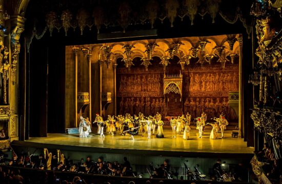 „Maga a színház a Mariinszkij nevet II. Sándor cár felesége, Marija Alekszandrovna cárné tiszteletére kapta, aki ráadásul még a színház címerébe is bekerült” #moszkvater