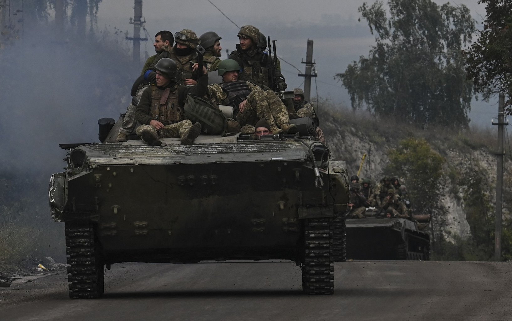 Ukrán katonák BMP-2 gyalogsági harcjárművön Izjumtól keletre 2022. szeptember 16-án #moszkvater
