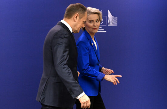 Donald Tusk lengyel miniszterelnök és Ursula von der Leyen, az Európai Bizottság elnöke 2023. december 15-én Brüsszelben, az Európai Unió csúcstalálkozóján #moszkvater