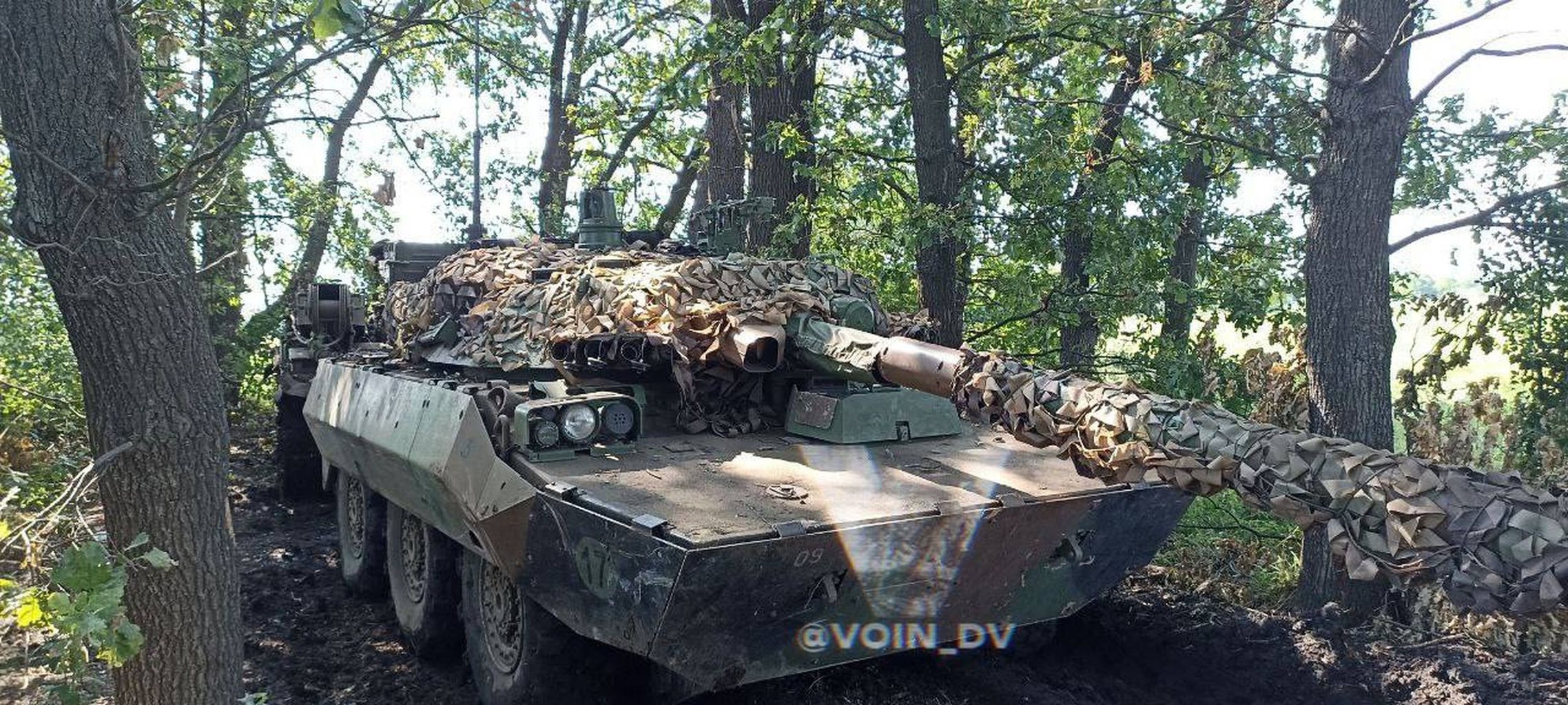 Zsákmányolt AMX-10RC kerekes harckocsi #moszkvater