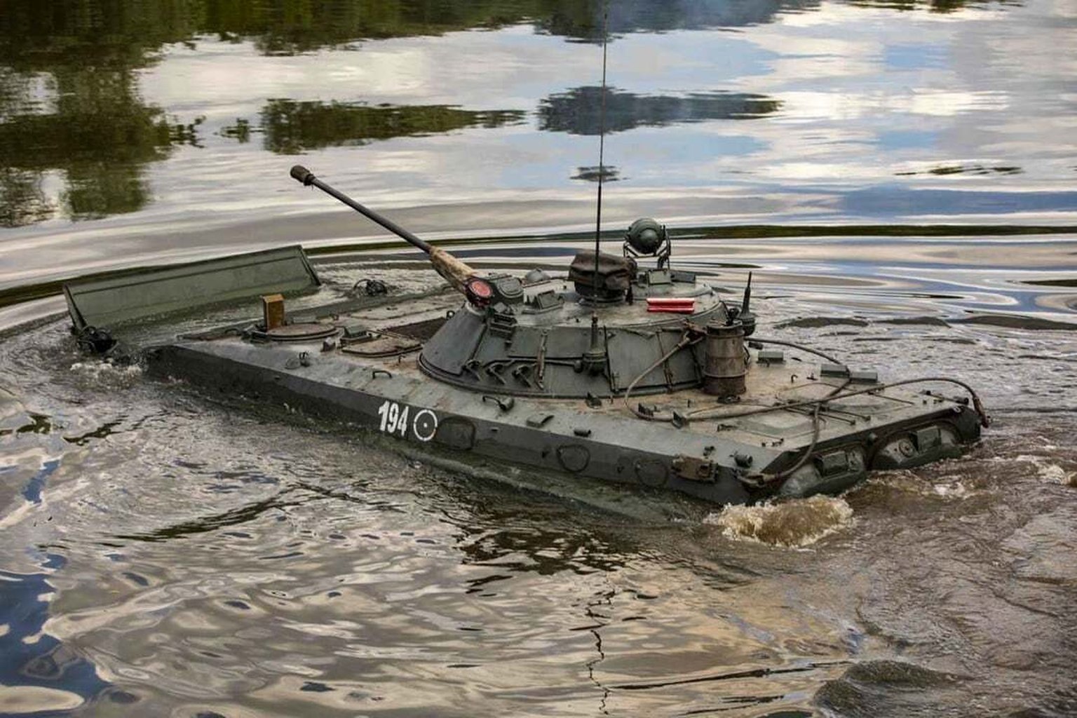Úszó BMP-2 #moszkvater