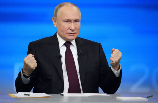 „Az oroszoknak Vlagyimir Putyin orosz elnökbe vetett bizalma immár több mint egy éve 80 százalék körüli, ami 10-15 százalékpontos emelkedést jelent a 2021-es évhez képest. Az állami Összoroszországi Közvélemény-kutató Központ (VCIOM) minap közzétett adatai szerint az államfő teljesítményét 76,3 százalék ítéli meg pozitívan” #moszkvater