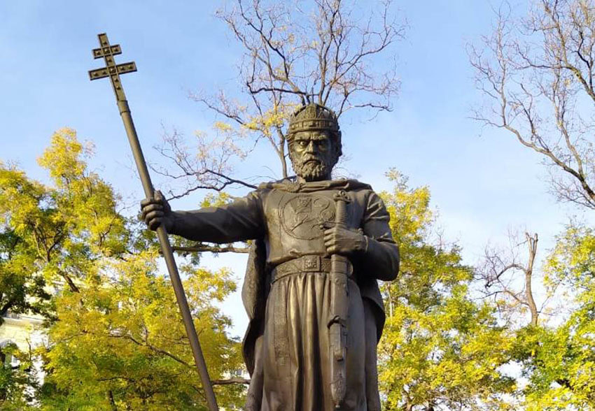 Ezer év után hazatér Sámuel, egy középkori bolgár cár, aki ma is megosztja a Balkánt