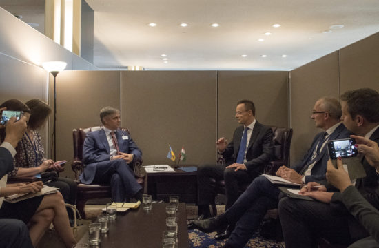 Szijjártó Péter külgazdasági és külügyminiszter (j3) és Vadim Prisztajko ukrán külügyminiszter (b3) megbeszélést folytat az ENSZ-közgyűlés ülésszaka alkalmából, New Yorkban 2019. szeptember 26-án #moszkvater
